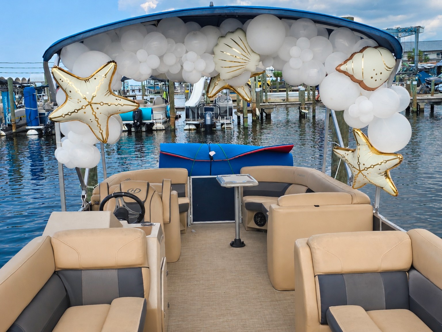 Waterfront boat balloon décor